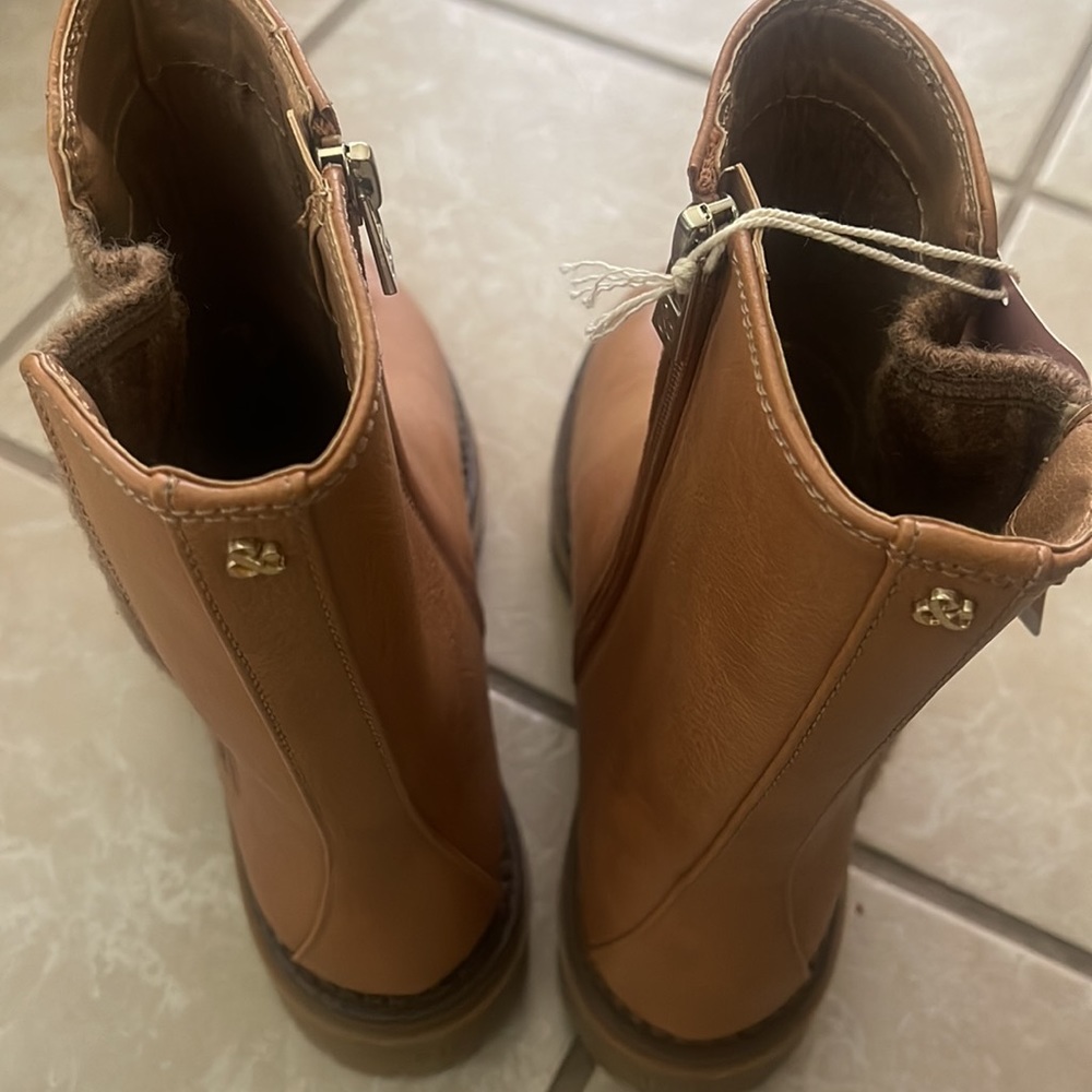 New tan boots zipper on the side - Picture 4 of 6